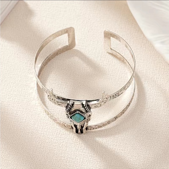 🌵Western Cow Cattle Head Turquoise Decor Cuff Bracelet - Picture 7 of 7